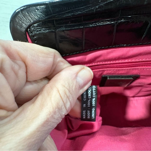 Unique Vintage Sleek Black Crocodile-Embossed Hand  Bag - Picture 13 of 14